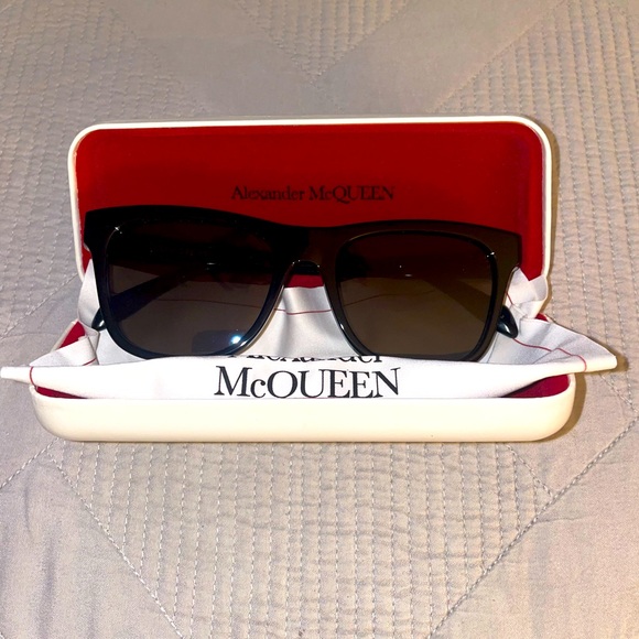 Alexander McQueen sunglasses - Picture 12 of 12